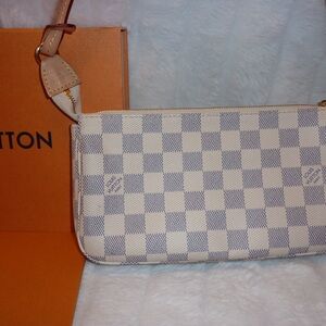 Louis Vuitton Pochette Accessoires Damier Azur in Beige